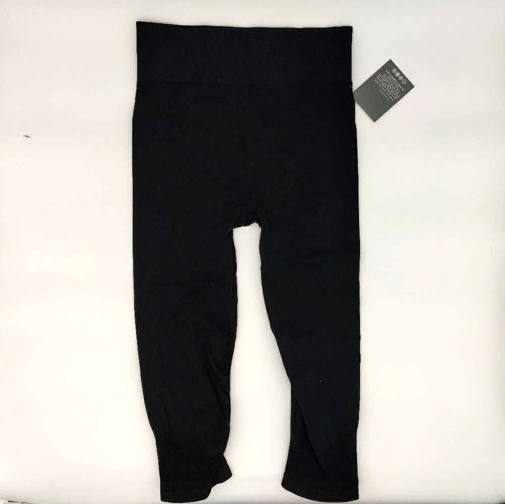 NUX Cropped black legging L NWT